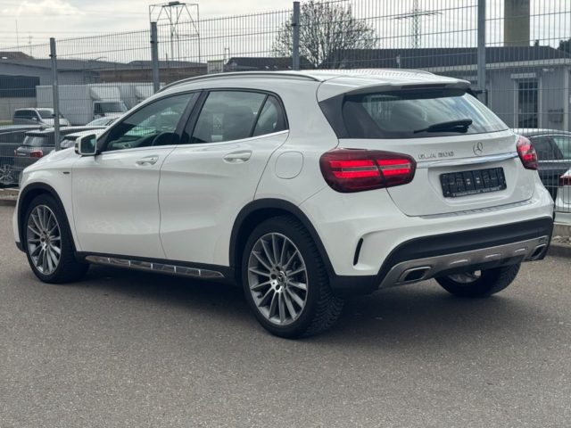 Mercedes-Benz GLA 200 AMG Line